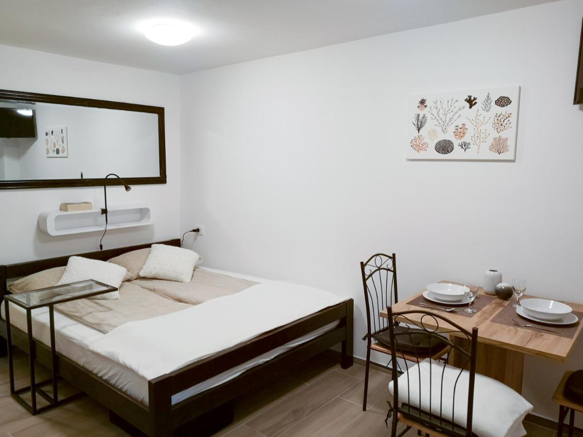 Korala Apartments ピラン エクステリア 写真